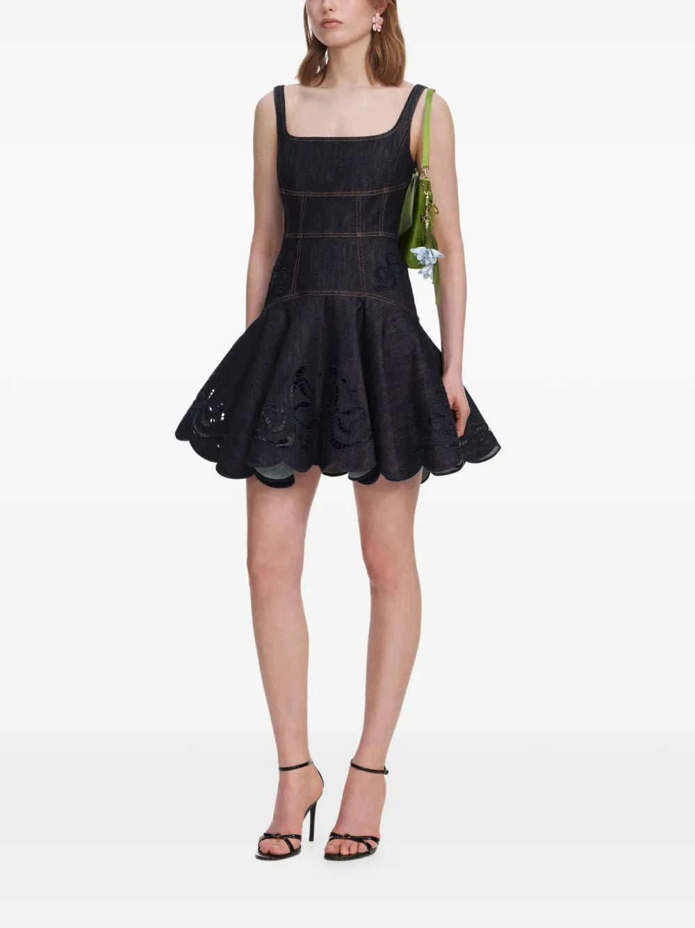 Ausgestelltes Midikleid mit Lochstickerei