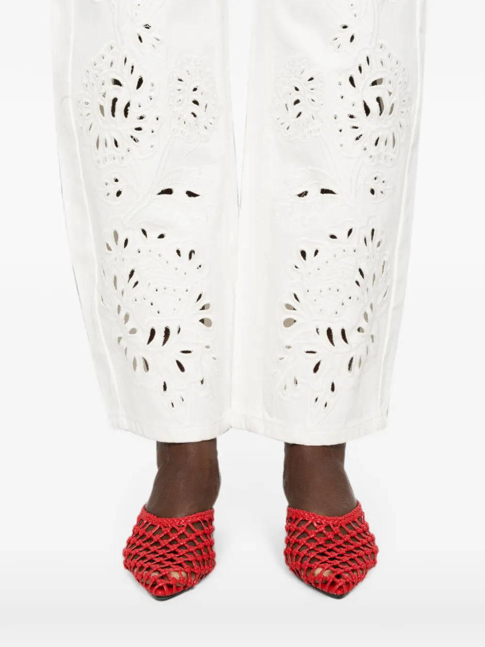 Richelieu-Jeans mit Cut-Out-Details im Broderie-Anglaise-Stil