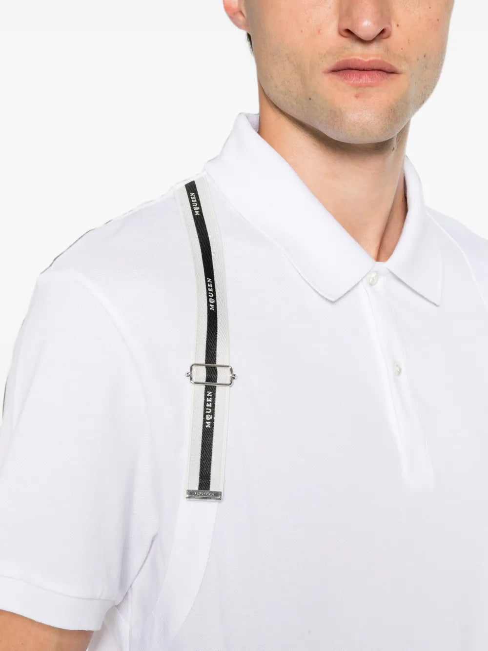 Polo-Shirt mit Riemendetails