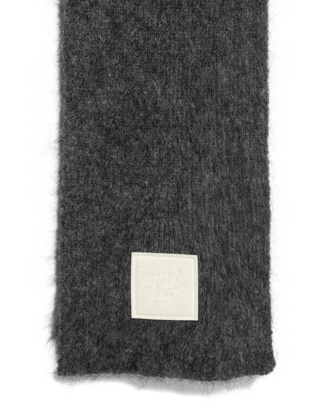 Strickschal mit Logo-Aufnäher