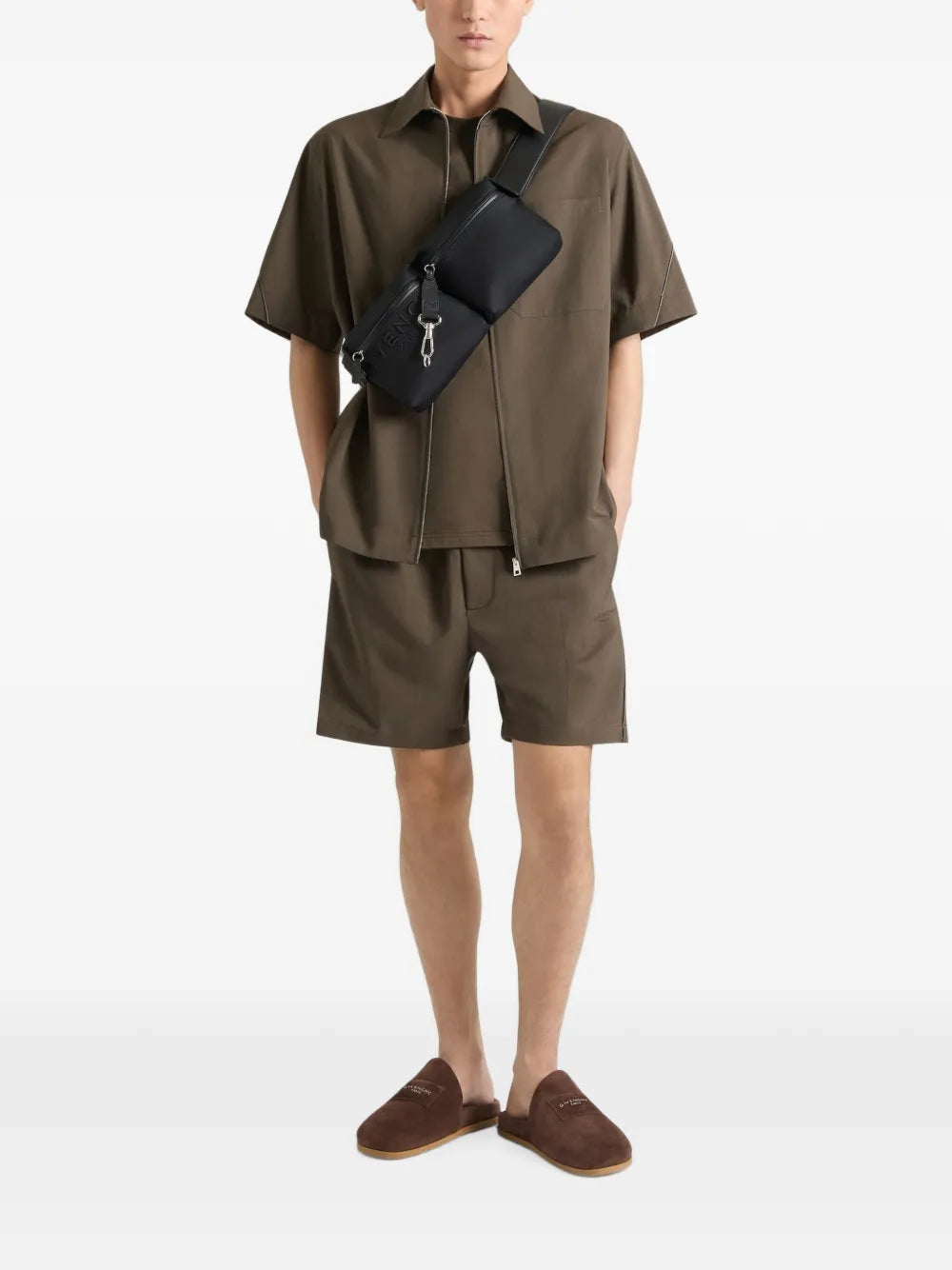 Gürteltasche mit Schnallenverschluss und Logo-Prägung