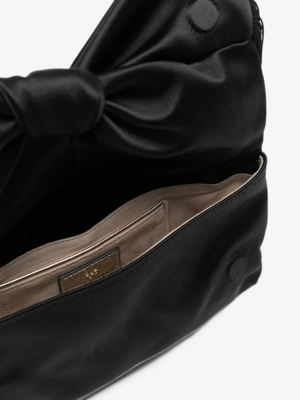 Clutch mit Quasten und Knoten